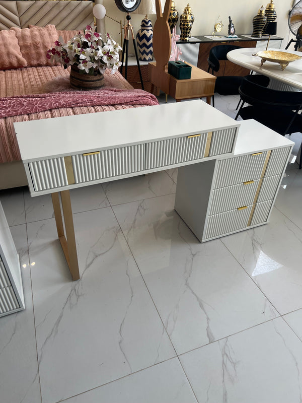 Joe Dressing Table 02