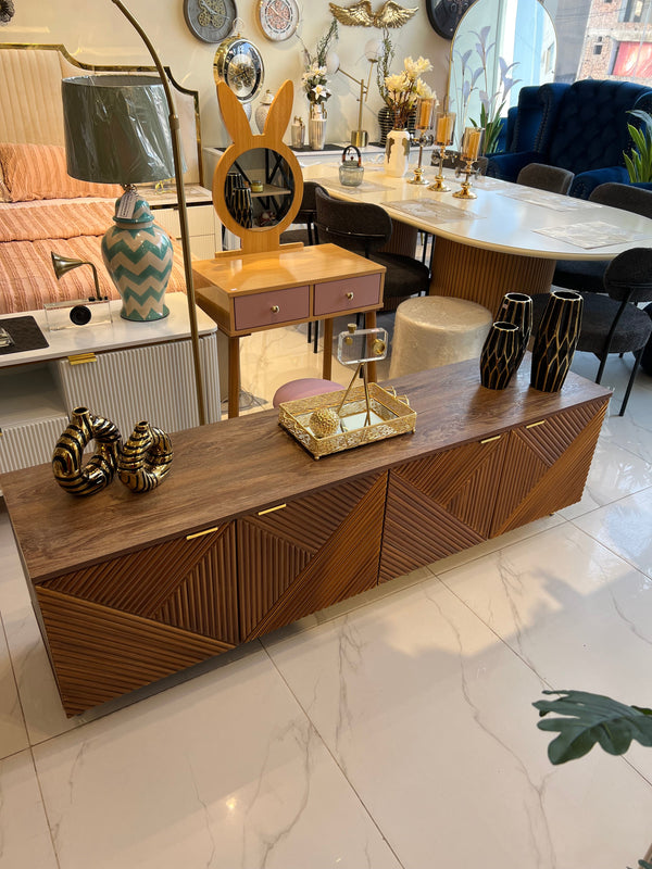 Nicholas LCD Console