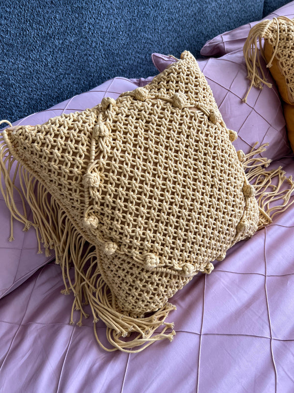 Macrame cushion 01