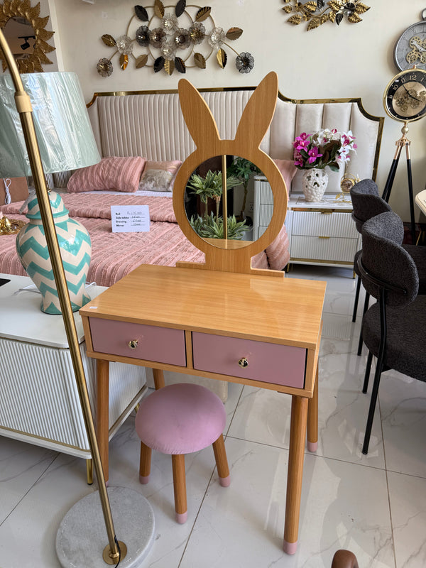 Henesy Kids vanity and stool