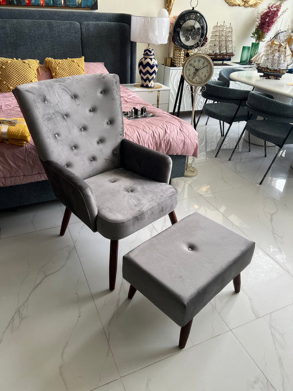 Tufted chair with Large stool