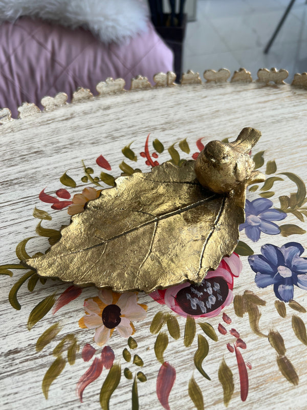 Flat sparrow candle stand