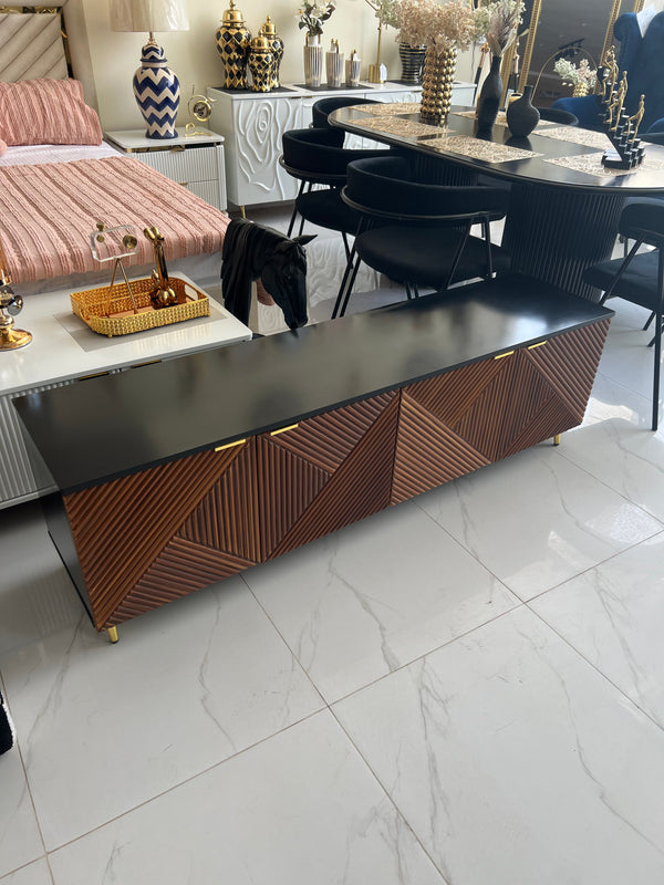 Nicholas LCD Console 02