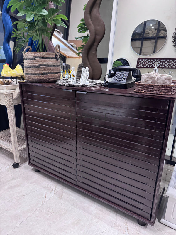 Alcantara shoerack with doors