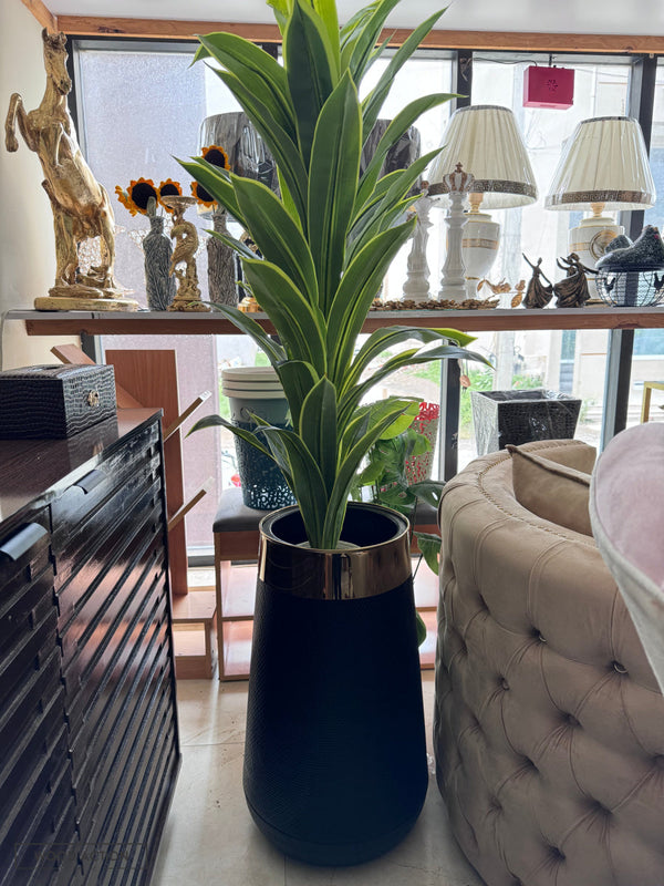 Artifical  plants and planter 02