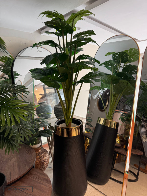 Artifical plants and planter 07