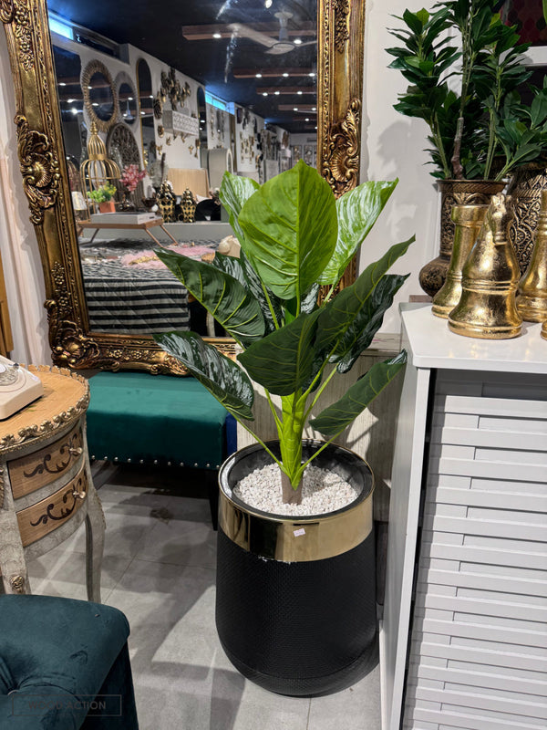 Artifical plants and planter 08