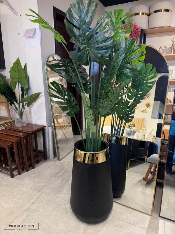 Artifical plants and planter 10