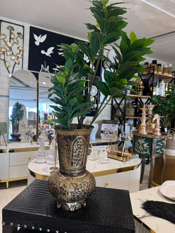 Artifical plants and planter 13