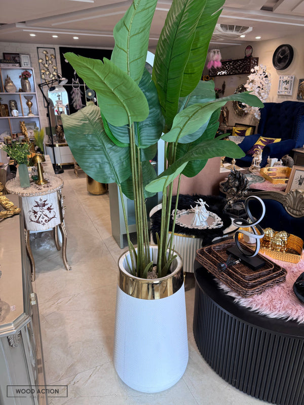 Artifical plants and planter 17