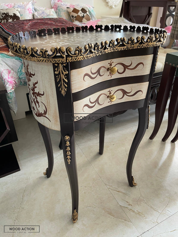 Bell Victorian Table Off white Hand painted
