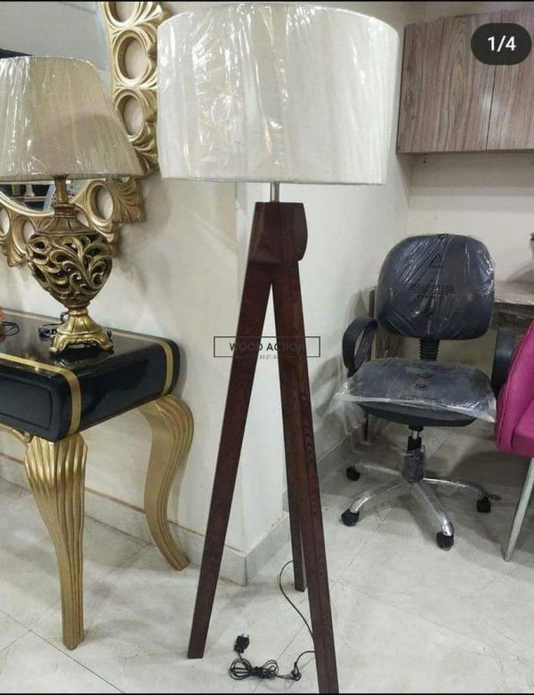 Tripod standing Lamp LHR only